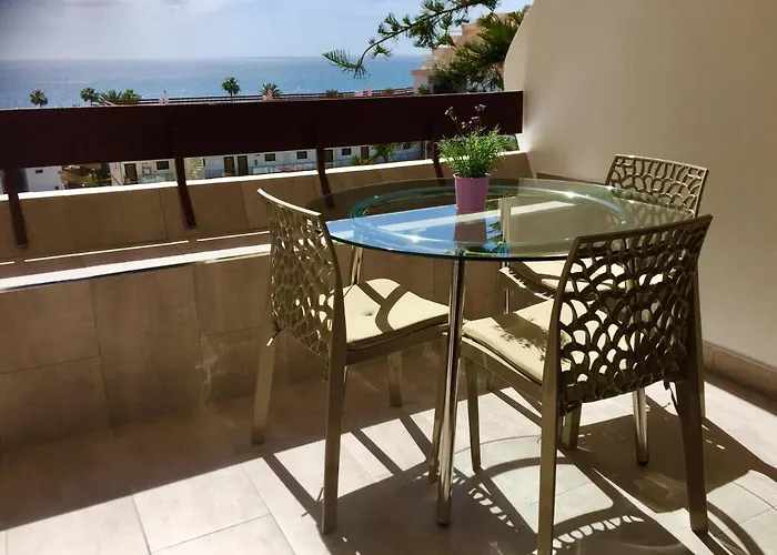 Modern Apartment With Sea Views And Fast Fiber Wifi