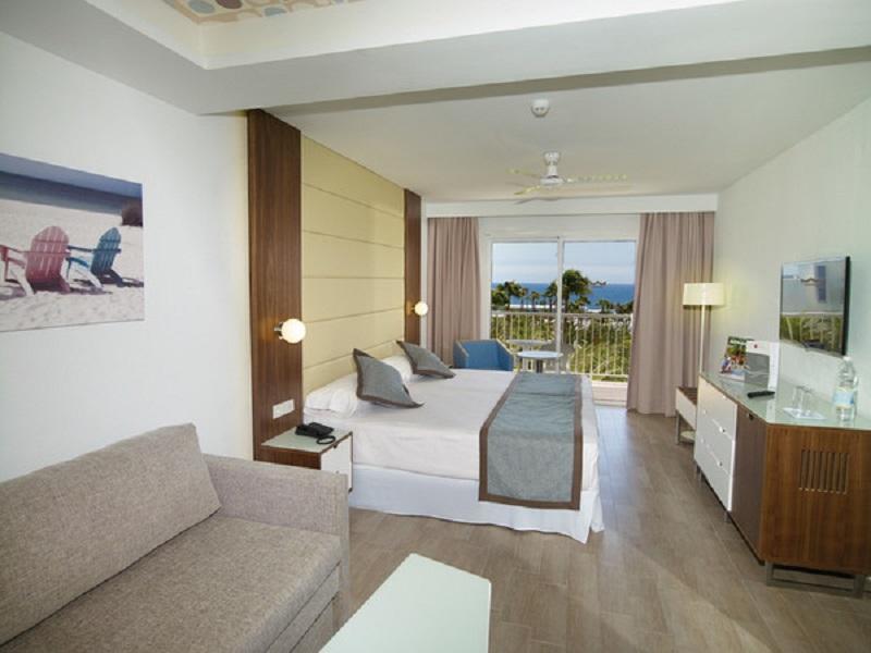 Riu Papayas Hotel