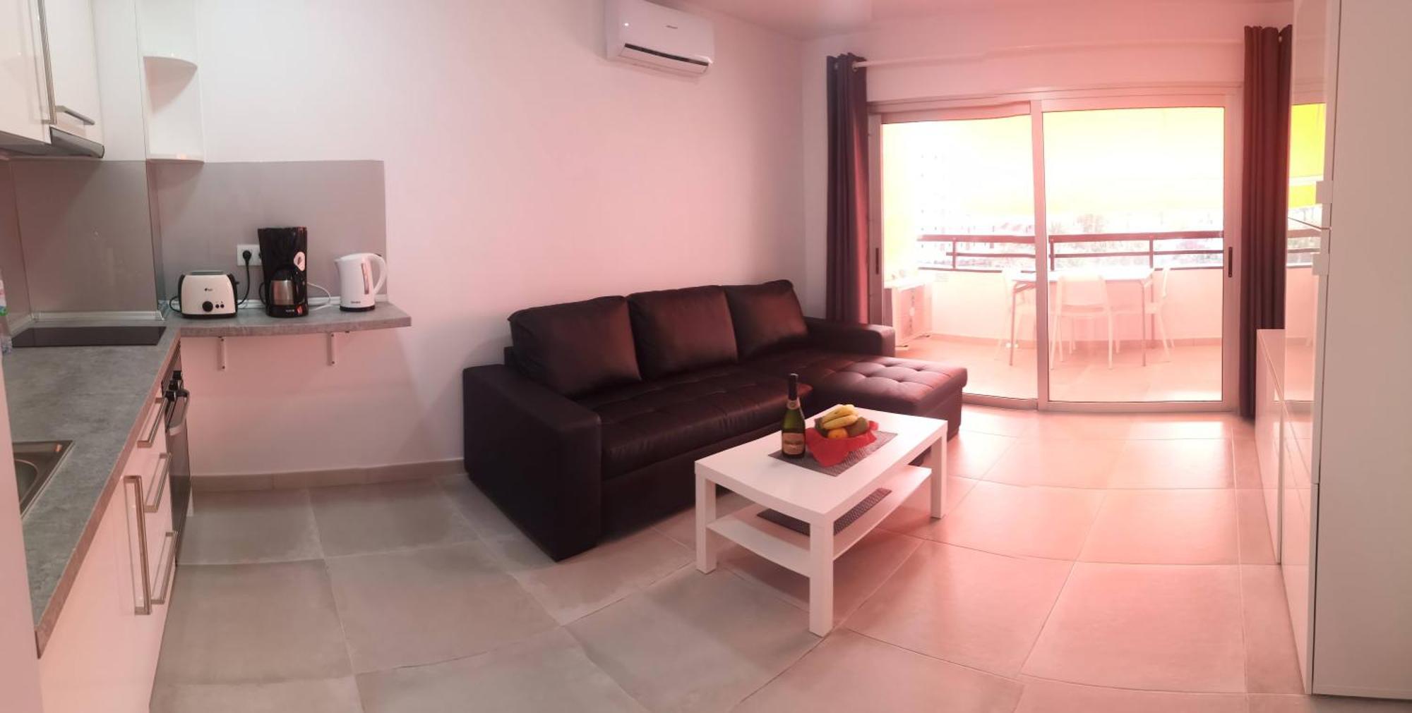 Modernes Mit Poolblick In Top-lage Von Appartement