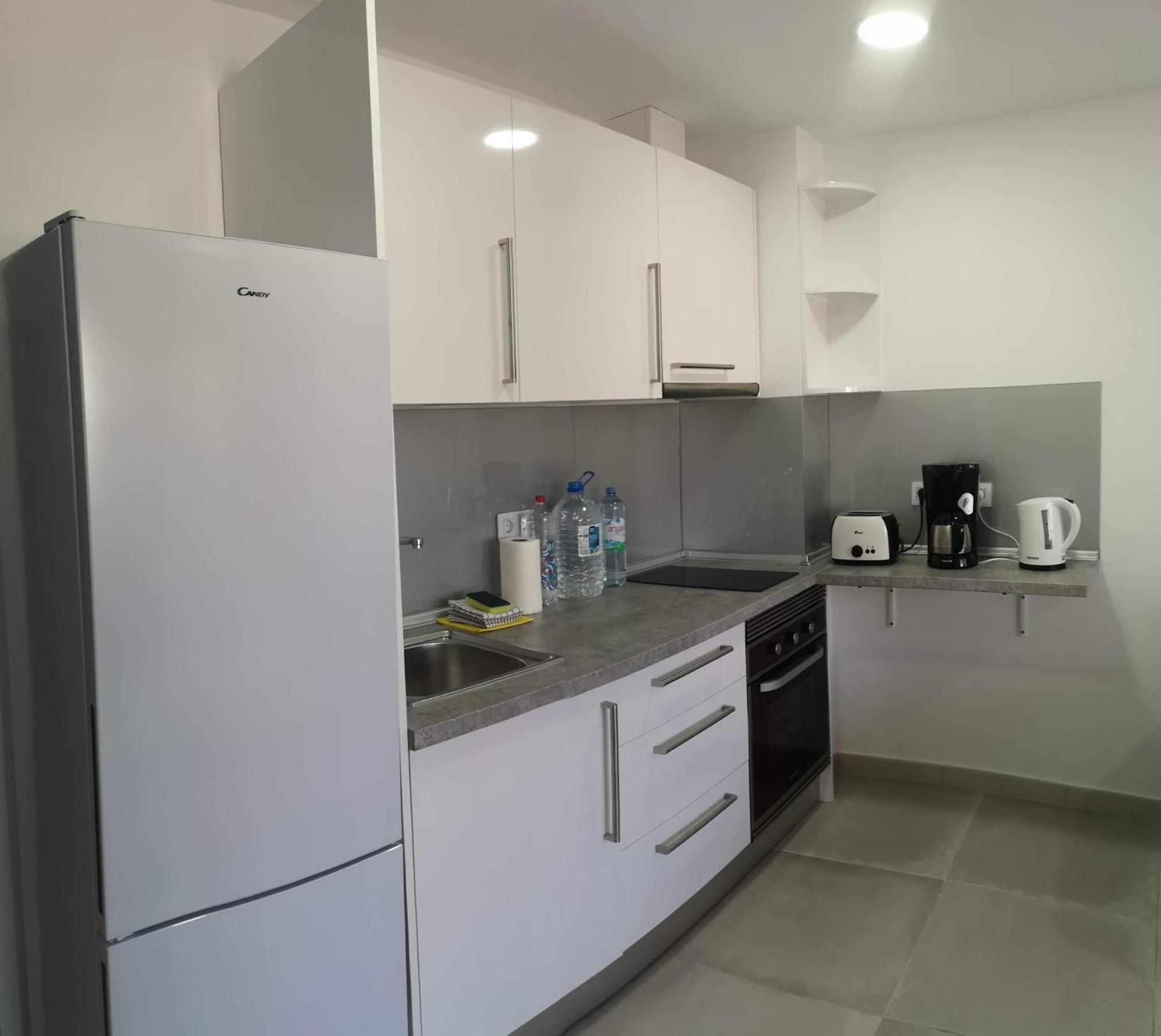Appartement Modernes Mit Poolblick In Top-lage Von *