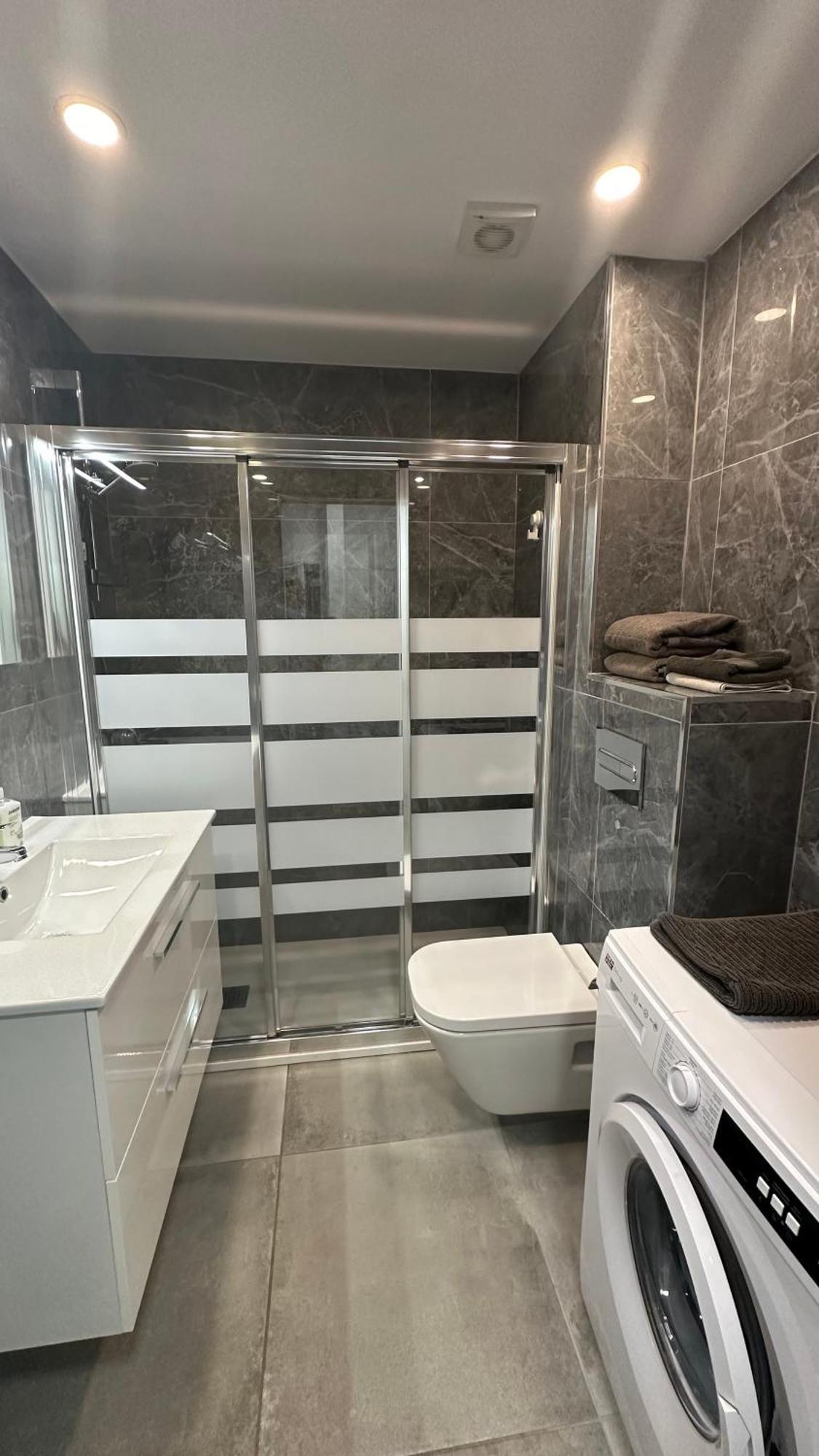 Apartment Studio, 4 Og, Seitlicher Meerblick, Im Herzen Von Playa Del Ingles, Gran Canaria *